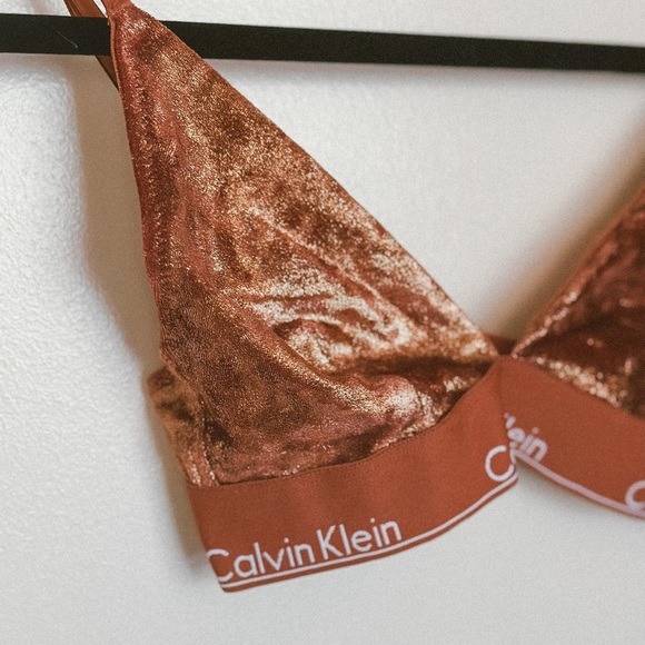 Calvin Klein crushed velvet triangle bralette in size small NWOT - Picture 4 of 5